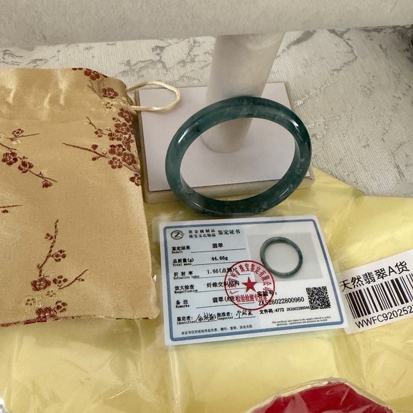 Jade Accessories - 💯% Icy Jade Bangle Bracelet